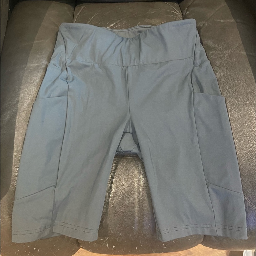 RYU athletics women’s biker shorts size small Canadian owned company
